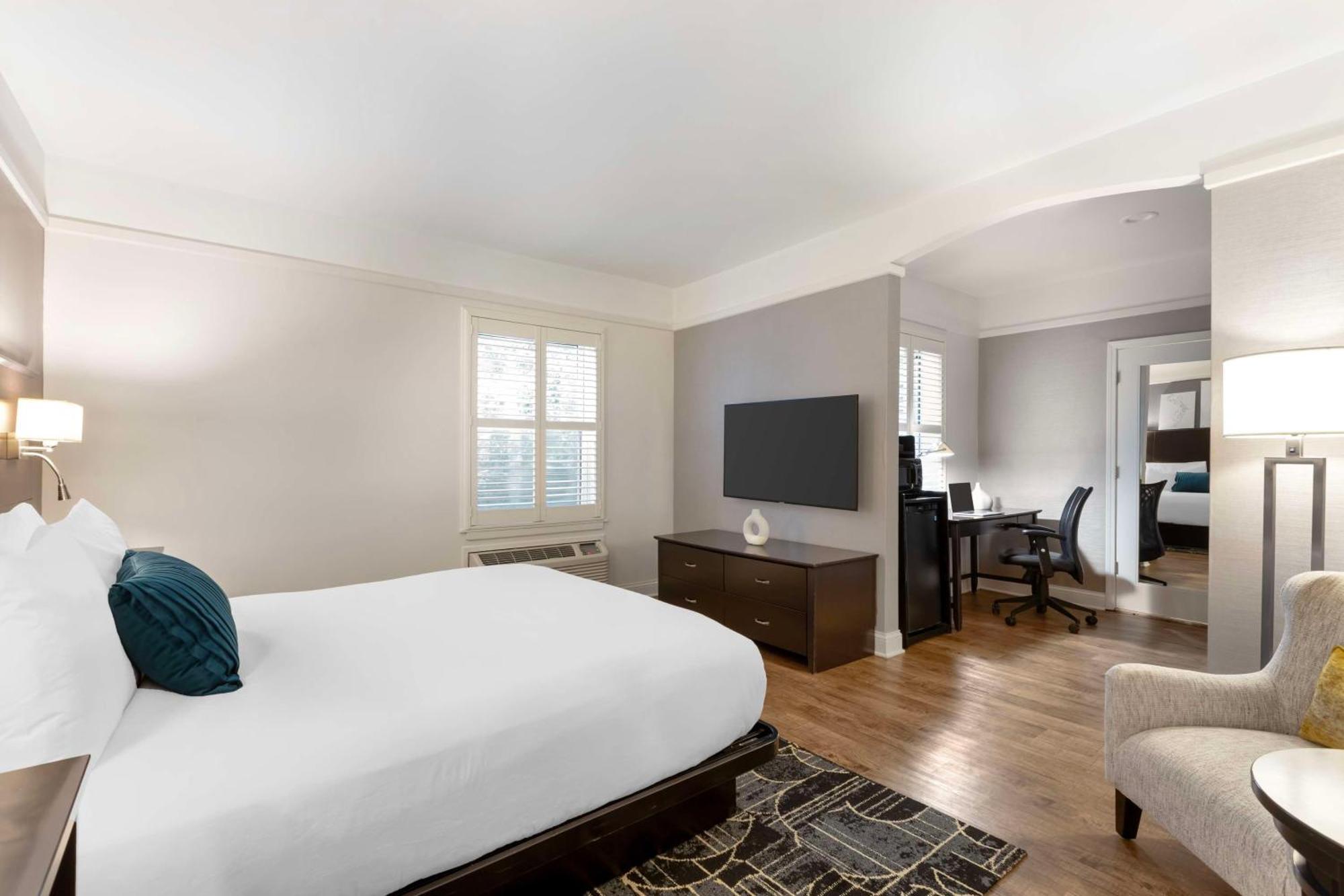 Best Western Plus Hawthorne Terrace Hotel Chicago Exterior photo